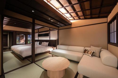 Twin Room image 7