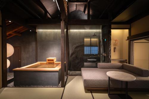 Superior Twin Room image 10