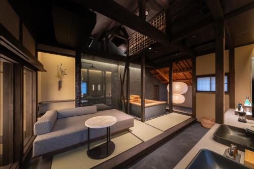 Superior Twin Room image 9
