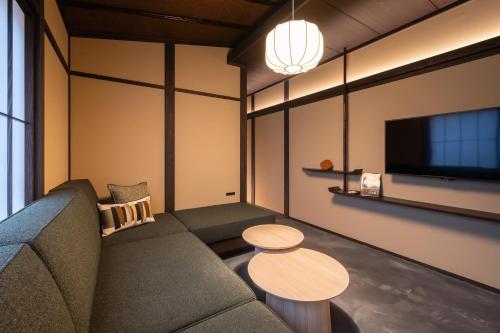 Superior Twin Room image 10