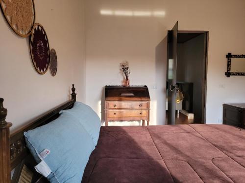 1 double bed, 1 twin bed