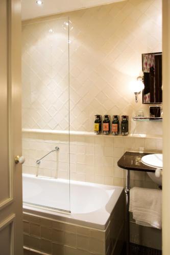 Single Room image 5