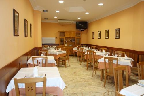 Hotel Reyes De Leon in Santa Maria Del Paramo