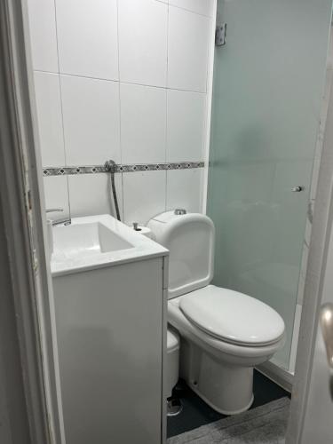 Charming Apartment at Graça, Lizbona