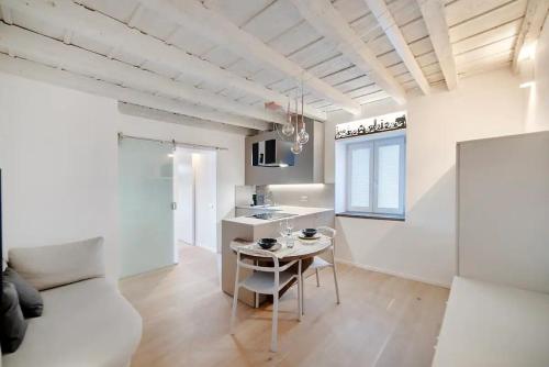 LAND HERE APARTMENT in a CITY CENTER, Bergamo (fotografie 9)