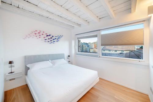 LAND HERE APARTMENT in a CITY CENTER, Бергамо