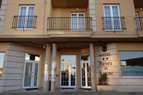 Hotel Reyes De Leon in Santa Maria Del Paramo