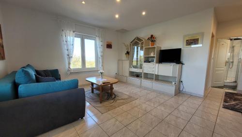 One-Bedroom Apartment image 10
