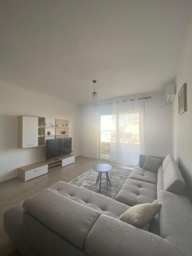 One-Bedroom Apartment image 9