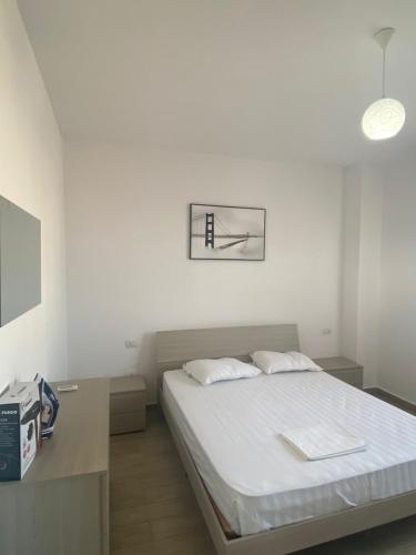 One-Bedroom Apartment image 7