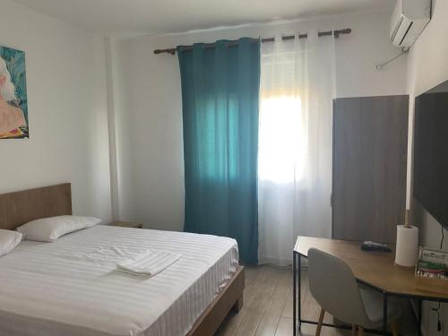 Studio Apartment with Sea View image 1