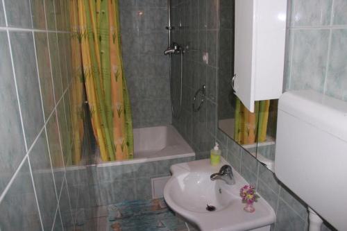 Apartment Brane - location & garden - image 3