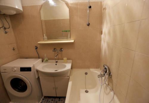 Apartment Brane - location & garden - main image