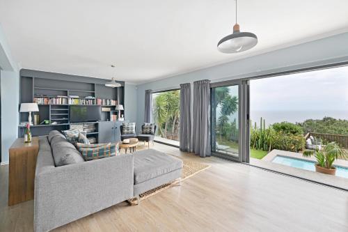 Luxurious Camps Bay Escape Pool, Garden & Spectacular Views