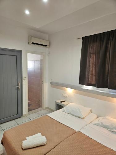 2 twin beds