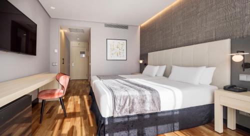 Double or Twin Room image 5