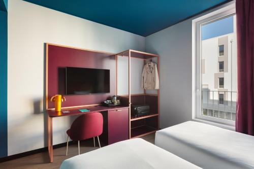 room detail thumbnail 1