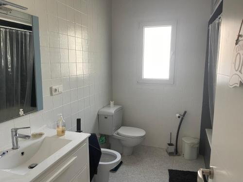 Casa Familiar En la Maravillosa Ciudad de L'Eliana Con 3 Habitaciones - Miniatura 4