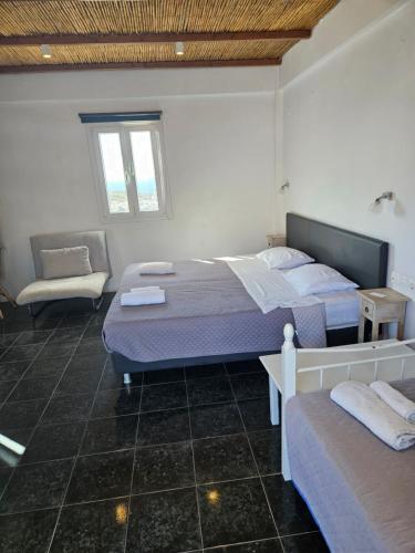 2 twin beds