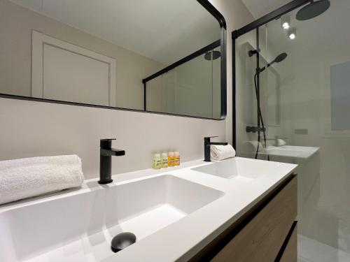 Four-Bedroom Apartment image 7