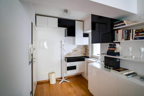 5 Min From Trastevere Rome Chic Apartment, Rzym (zdjęcie 7)