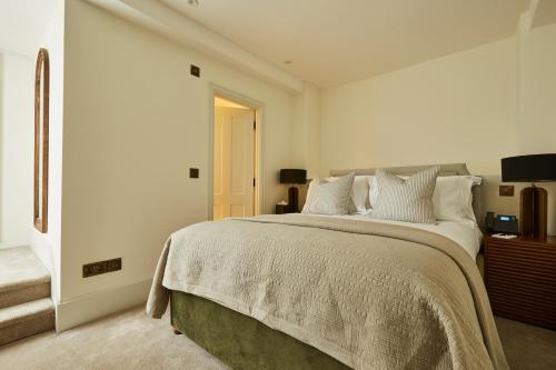 The Feathers Hotel Room Type - Standard Double Room