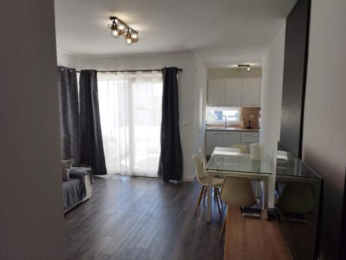 One-Bedroom Apartment image 9