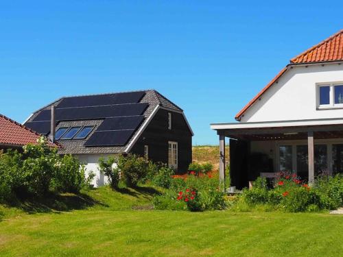 Ruime boerderij met haard, pooltafel en veranda - Location, gîte - Goilberdingen