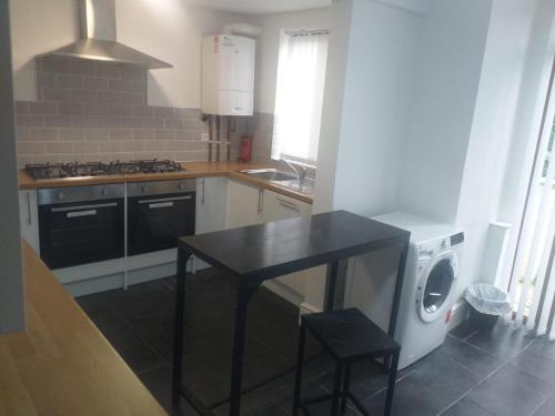 Liverpool 3-Bed House - Near City Center, Liverpool (photo 8)