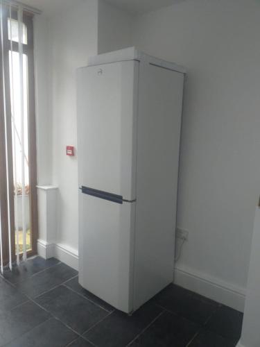Liverpool 3-Bed House - Near City Center, Liverpool (photo 7)