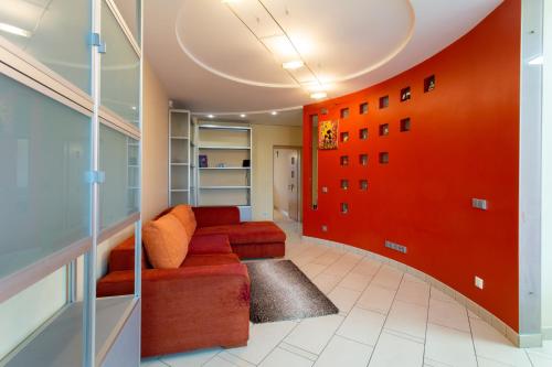 1 queen bed, 2 sofa beds