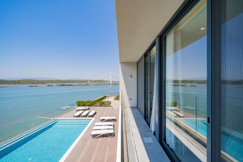 Swimming pool, Portimao Ocean Breeze With Pool by Homing in Estombar