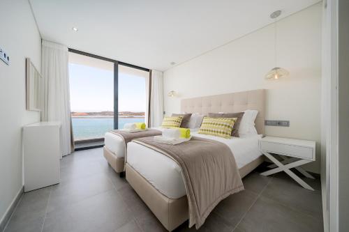 Portimao Ocean Breeze With Pool by Homing in Estombar