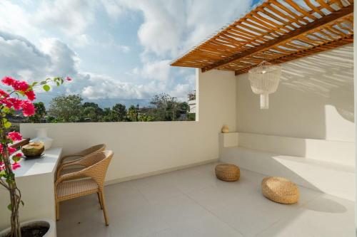 Casa del Sol Luxurious Uluwatu 2BR Villa -Pool & Balcony - Tap to explore photos