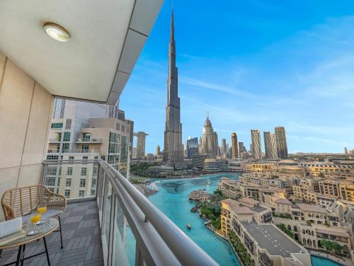 4 BHK In Downtown with Iconic Burj Khalifa Views, 2 minutes walk to Dubai Mall, Дубай