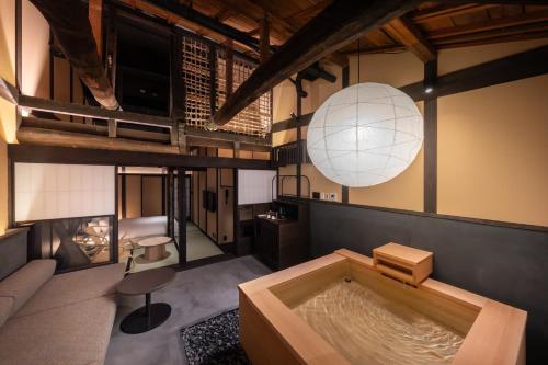 King Room image 2