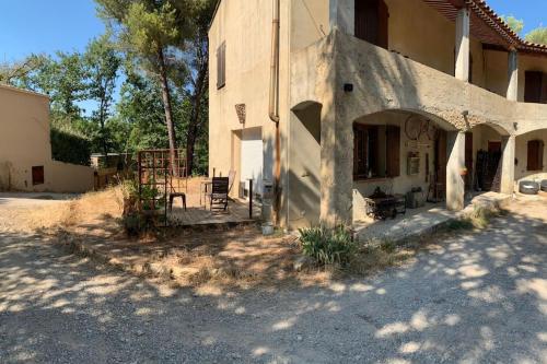 le studio 148 in Faucon