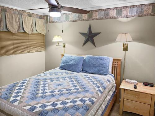 ML378 Mountaintop Retreat Amazing Mountain View Gated Parking in Snowshoe, USA