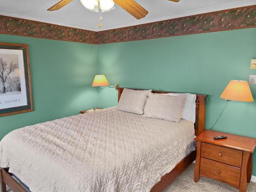 ML378 Mountaintop Retreat Amazing Mountain View Gated Parking in Snowshoe, USA