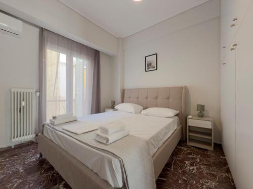 Matrozou Spacious 95sqm apt in Koukaki - Tap to explore photos