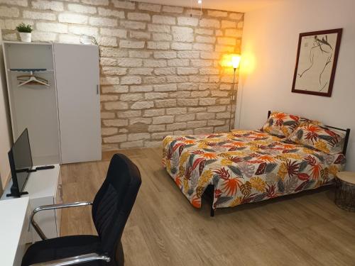 Lumineux appartement climatise near L'Aube de Figuerolles