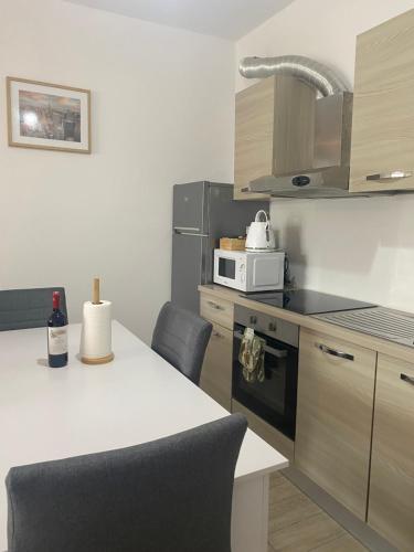 One-Bedroom Apartment image 2