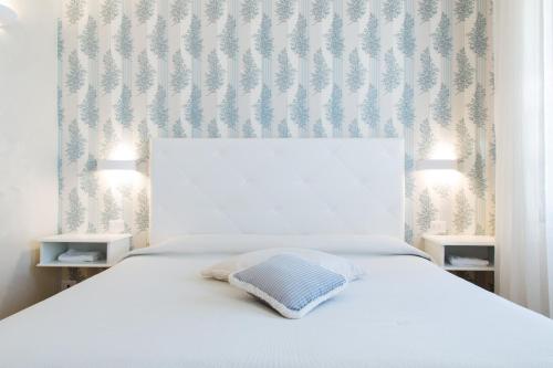 1 queen bed, 1 twin bed