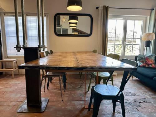 Loft Central Spacieux - Parking Inclus in มานอสก์