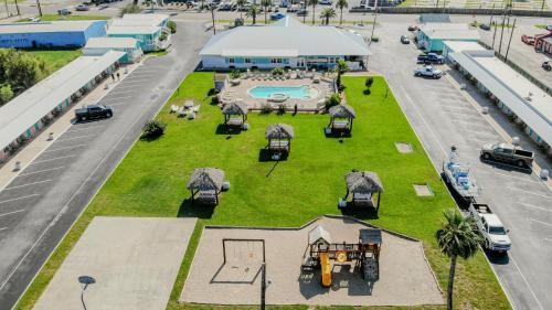 Shark Reef Resort Motel & Cottages - 숙소 외관