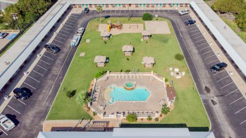 Shark Reef Resort Motel & Cottages - 숙소 외관