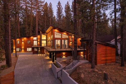 65 - Big Bear Manor Estate home in Big Bear Lake, USA