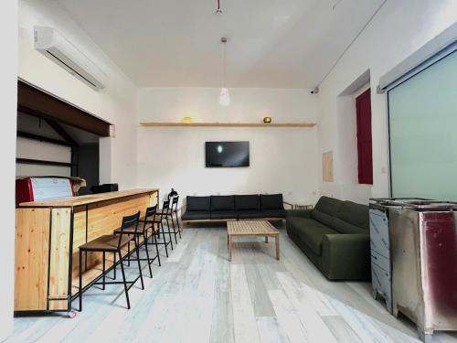 Dragon's Den Hostel 2