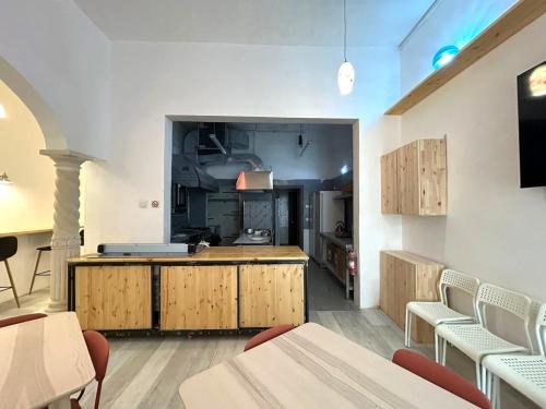 Dragon's Den Hostel 3