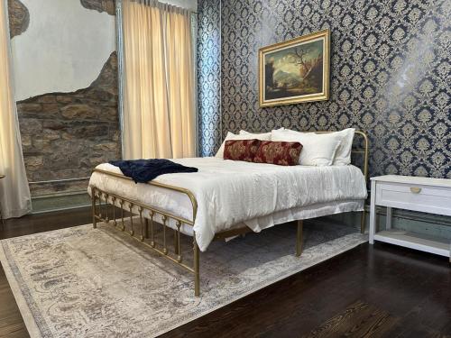 . Velvet Woody - The Belle Starr